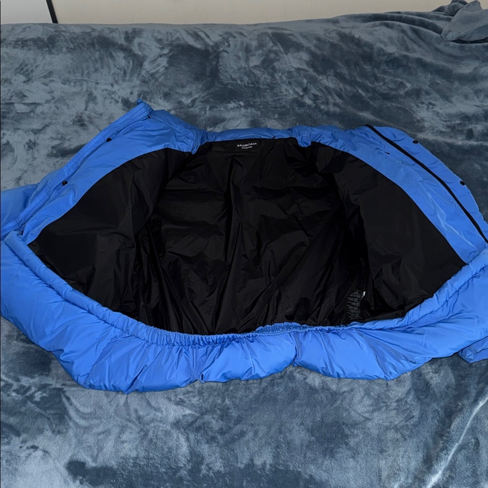 Balenciaga Wardrobe C BB Puffer - Picture 9 of 10